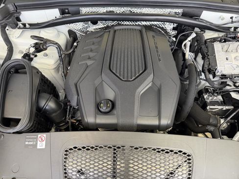 Used 2025 Porsche Macan image 27