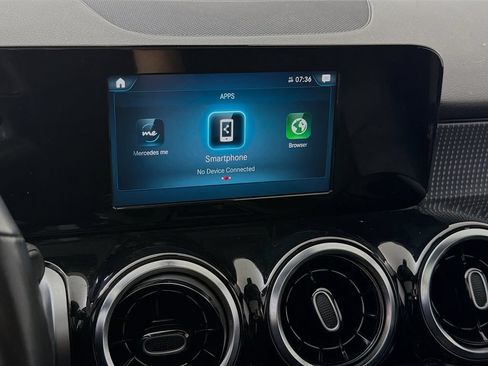 Used 2023 Mercedes-Benz GLB 250 image 16