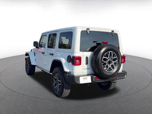 Used 2025 Jeep Wrangler Sahara image 11