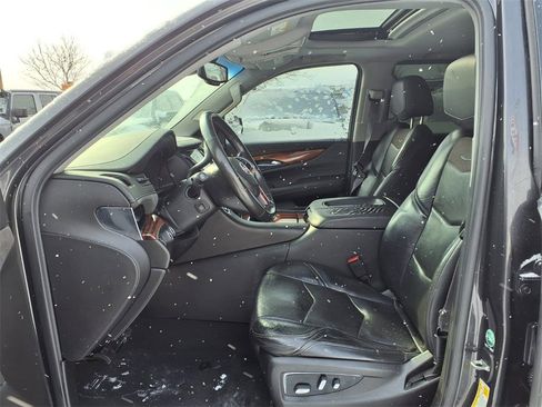 Used 2015 Cadillac Escalade Luxury image 13