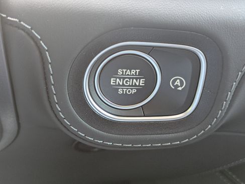 Used 2026 Mercedes-Benz Maybach GLS 600 4MATIC image 35