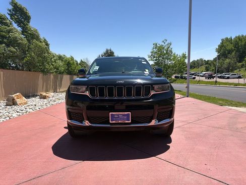 Used 2023 Jeep Grand Cherokee L Laredo AWD/4WD image 3