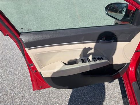 Used 2017 Hyundai Elantra SE w/ SE A/T Tech Package 03 image 8