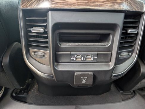 Used 2019 RAM 1500 Laramie AWD/4WD image 11