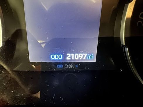 Used 2021 Toyota RAV4 LE image 15