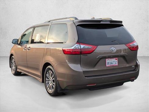 Used 2020 Toyota Sienna XLE image 8