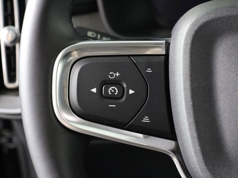 Certified 2025 Volvo XC40 B5 Plus image 10