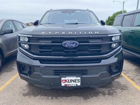 Used 2025 Ford Expedition Active AWD/4WD image 14