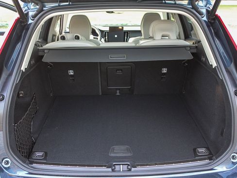 New 2026 Volvo XC60 B5 Ultra w/ Climate Package PRO image 13