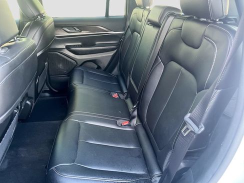 Used 2025 Jeep Grand Cherokee Limited AWD/4WD image 25
