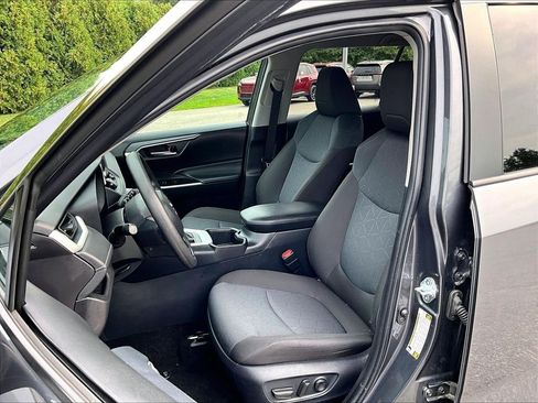 Used 2025 Toyota RAV4 XLE AWD/4WD image 10