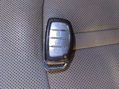 Used 2019 Hyundai Sonata Limited w/ Ultimate Package 04 FWD image 32