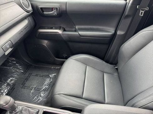 Certified 2022 Toyota Tacoma Limited AWD/4WD image 61