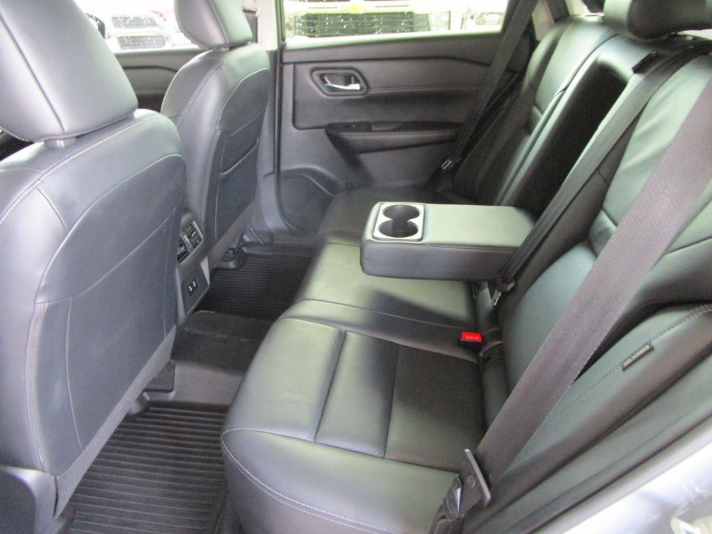 Used 2024 Nissan Rogue SL FWD image 21