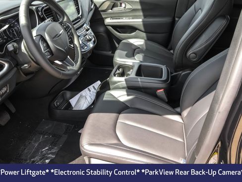 New 2026 Chrysler Pacifica Select image 5
