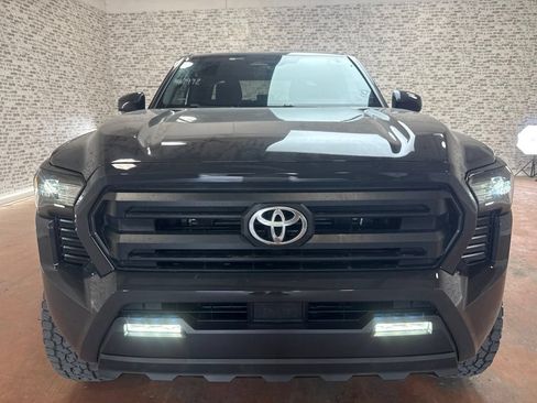 Used 2025 Toyota Tacoma SR5 AWD/4WD image 2