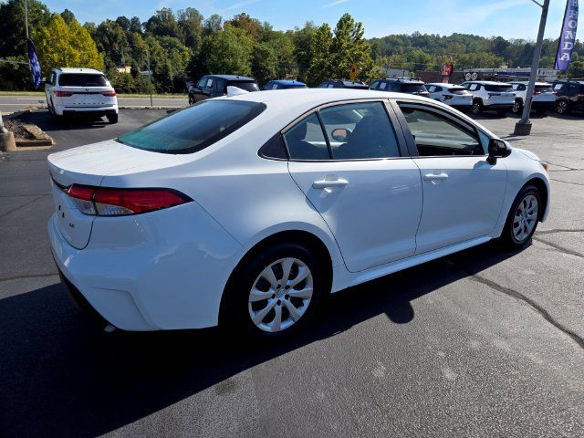 Used 2025 Toyota Corolla LE FWD image 8