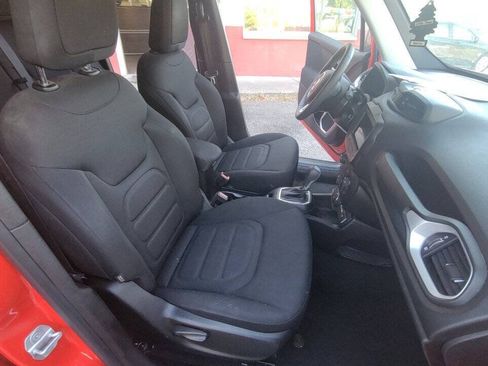 Used 2018 Jeep Renegade Latitude w/ Popular Equipment Group AWD/4WD image 11