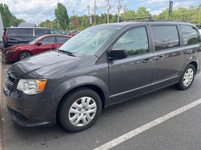 Used 2019 Dodge Grand Caravan SE w/ UConnect Hands-Free Group