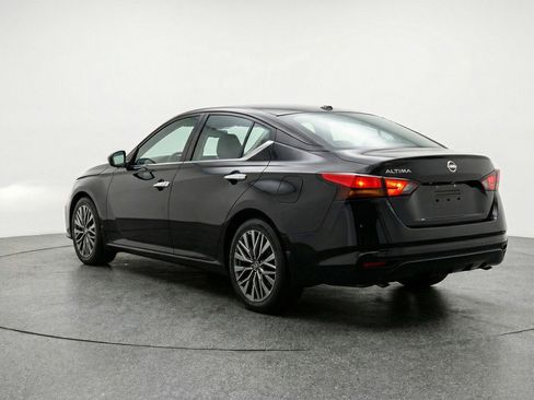 Used 2025 Nissan Altima 2.5 SV image 6