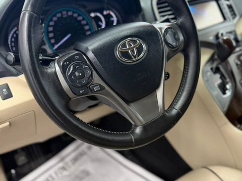 Used 2013 Toyota Venza XLE FWD image 12