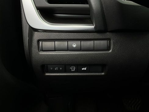 Used 2025 Nissan Rogue SV image 22