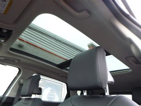 Used 2025 Kia Sportage SX Prestige image 18