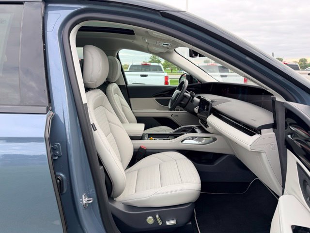 Used 2026 Lincoln Nautilus Reserve AWD/4WD image 11