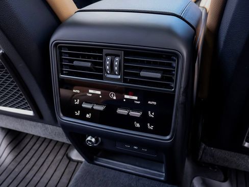 Certified 2025 Porsche Cayenne AWD/4WD image 26