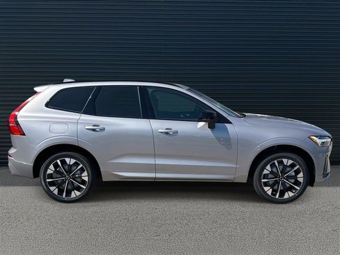 New 2026 Volvo XC60 B5 Plus w/ Climate Package AWD/4WD image 4