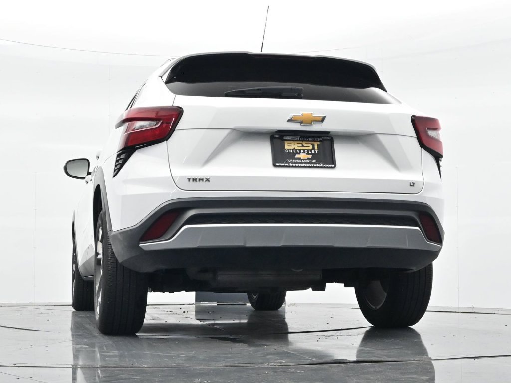 Used 2025 Chevrolet Trax LT FWD image 30