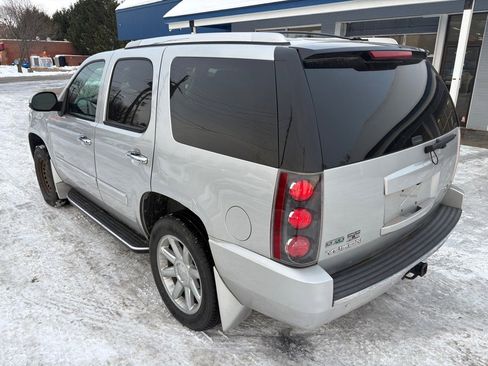 Used 2011 GMC Yukon Denali image 8