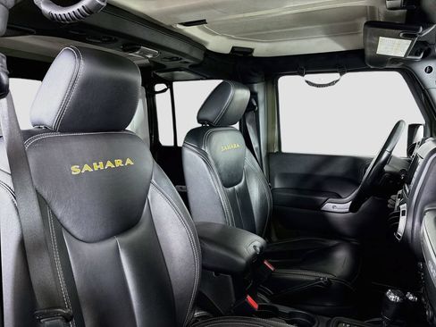 Used 2015 Jeep Wrangler Unlimited Sahara w/ Connectivity Group AWD/4WD image 28