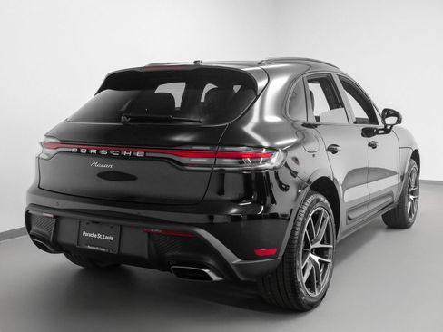 Used 2025 Porsche Macan image 12