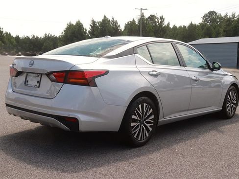 Used 2025 Nissan Altima 2.5 SV FWD image 7