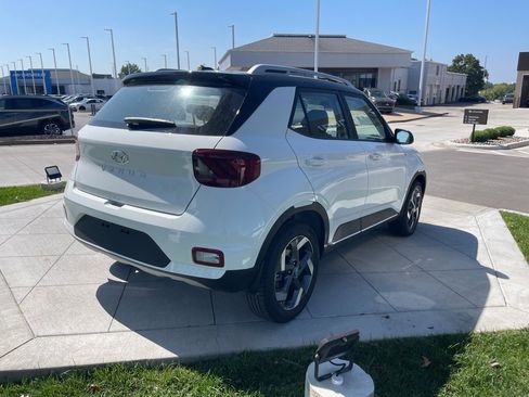 New 2025 Hyundai Venue Limited image 5