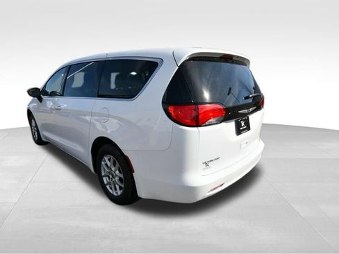Used 2024 Chrysler Voyager LX FWD image 5