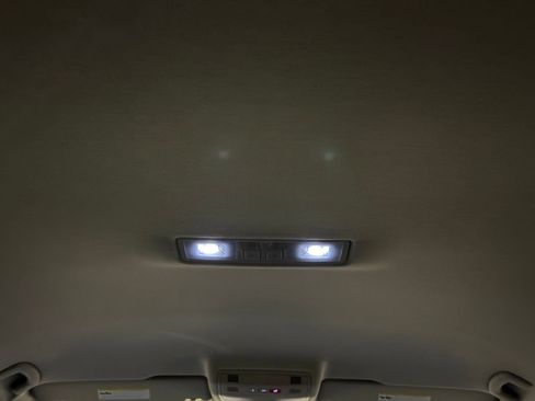 Used 2023 Volkswagen Tiguan SE image 17