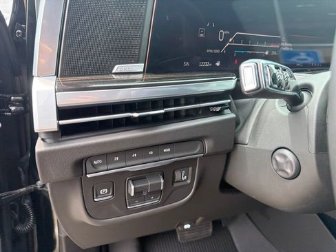 Used 2025 Cadillac Escalade ESV Premium Luxury w/ LPO, Floor Liner Package AWD/4WD image 11