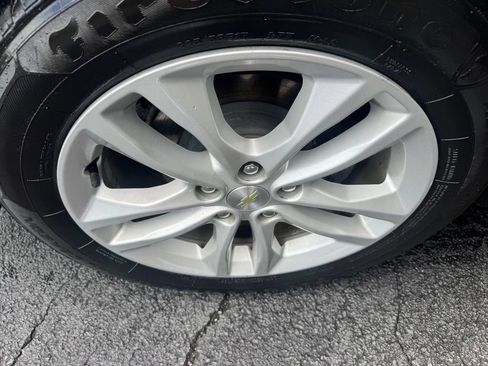 Used 2018 Chevrolet Malibu Hybrid FWD image 8