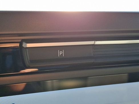 Used 2025 Ford F150 Lariat AWD/4WD image 27