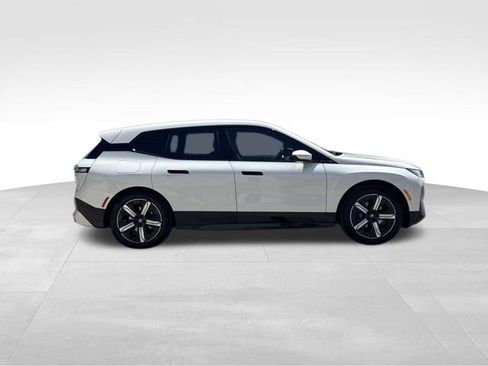 Used 2022 BMW iX xDrive50 w/ Premium Package AWD/4WD image 10