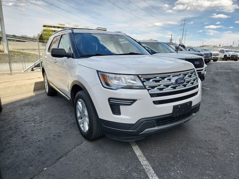 Used 2019 Ford Explorer XLT image 2