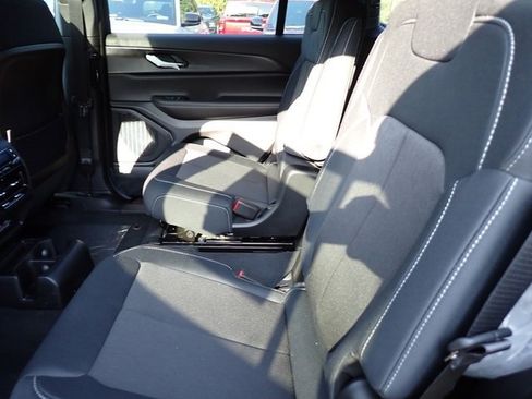 New 2025 Jeep Grand Cherokee L Laredo image 13