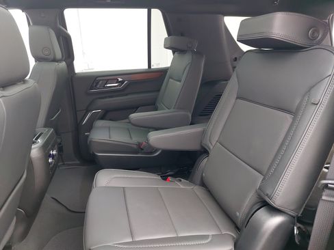Used 2025 GMC Yukon Denali w/ Sun & Power Step Package AWD/4WD image 18