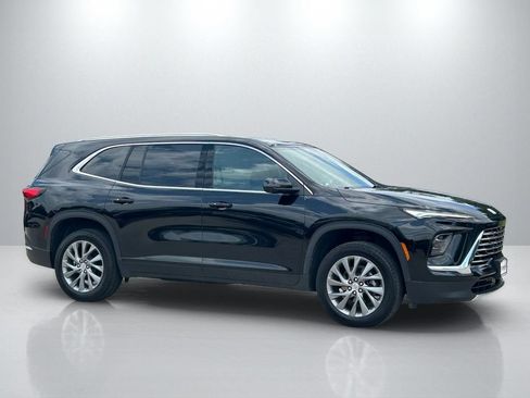 Used 2025 Buick Enclave Preferred FWD image 4