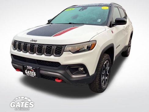 Used 2024 Jeep Compass Trailhawk AWD/4WD image 5