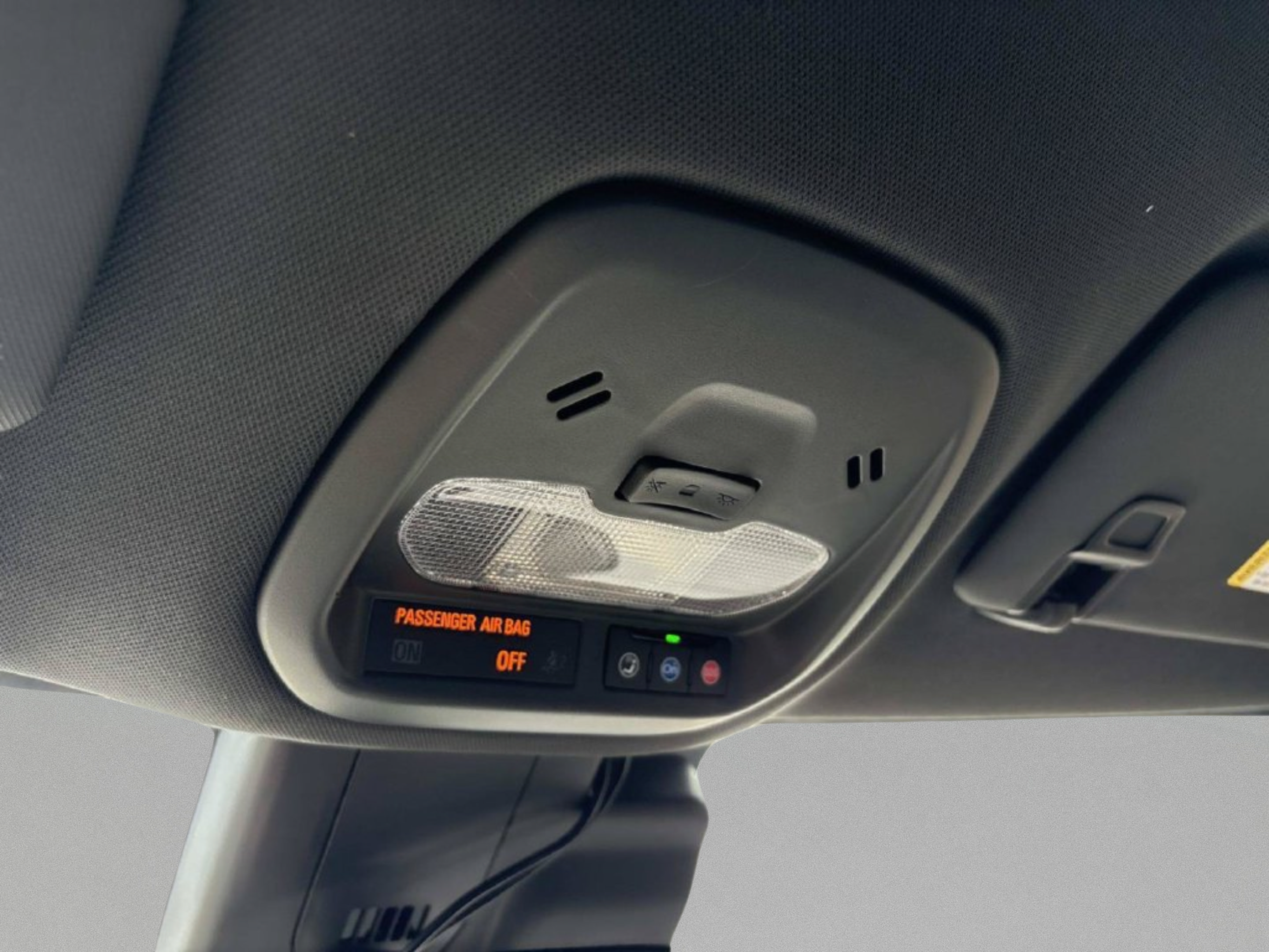 Used 2025 Chevrolet Trax RS FWD image 33