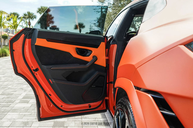 Used 2024 Lamborghini Urus S AWD/4WD image 31