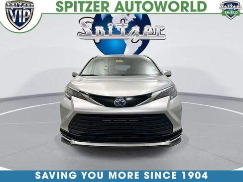 Used 2024 Toyota Sienna LE image 4